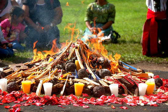 ceremonia-maya-agn - Maya Tecum. Calendario Maya y cosmovisión ancestral.  Cholqij, haab, ab
